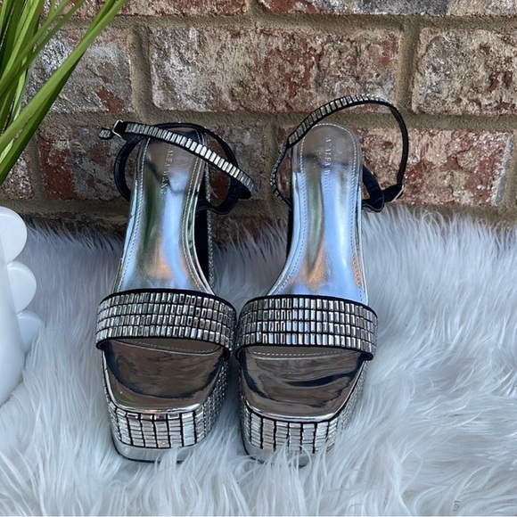 AZALEA WANG CATRIONA
CHUNKY EMBELLISHED PLATFORM
SANDAL IN SILVER SZ. 9 - Picture 6 of 10